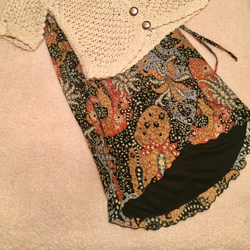 Wraparound skirt with side tie